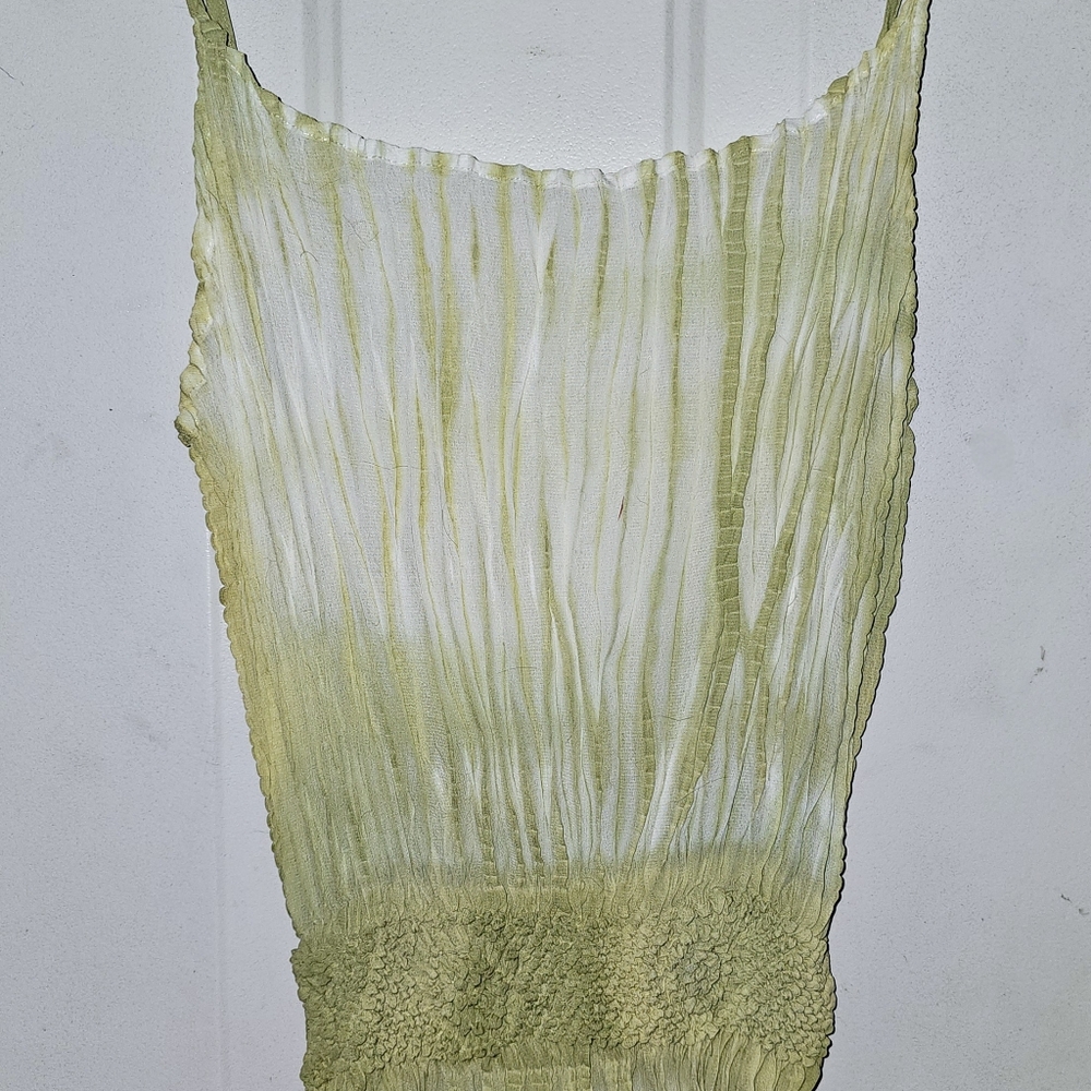 **SOLD**27 ℂ𝕠𝕝𝕝𝕖𝕔𝕥𝕚𝕠𝕟 𝔹𝕠𝕦𝕥𝕚𝕢𝕦𝕖 𝕋𝕠𝕡 - Picture 2 of 3